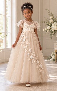 Robe de demoiselle d'honneur champagne à fleurs, coupe trapèze, en tulle, manches papillon, longueur au sol, ornée d'appliqués et d'un col illusion.