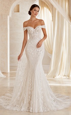 Robe de mariée sirène romantique en dentelle festonnée à épaules dénudées et effet illusion avec fermeture éclair et traîne chapelle
