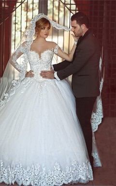 Precioso vestido de novia de gala de encaje con mangas largas y cola en oferta.