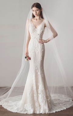 Robe de mariée sirène vintage simple, décolleté en V, sans manches, en dentelle et bustier illusion avec dos nu plongeant en V