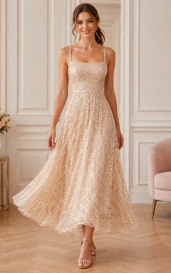 Robe de soirée élégante champagne à sequins, coupe trapèze, longueur thé, bretelles spaghetti carrées