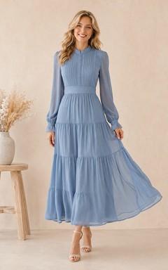 Vestido casual azul empolvado de manga larga, corte en A, escalonado y largo hasta los tobillos.