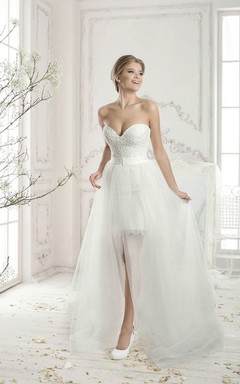 Robe fourreau mini en dentelle sans bretelles à décolleté cœur
