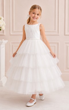 Weißes, ärmelloses, gestuftes Tüllkleid mit Rundhalsausschnitt und knöchellangem Rock – perfekt für Kommunion und Blumenmädchen