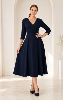 Dunkelblaues A-Linien-Midikleid mit V-Ausschnitt für besondere Anlässe