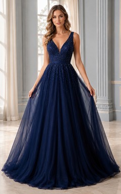 Vestido de noche romántico largo hasta el suelo, de tul con escote en V profundo y tirantes, color azul marino oscuro.