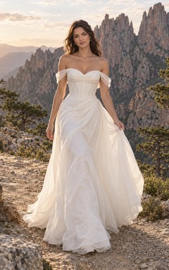 Vestido de novia romántico de organza con escote de hombros descubiertos, corte en A, sin mangas, fruncido y cola larga.