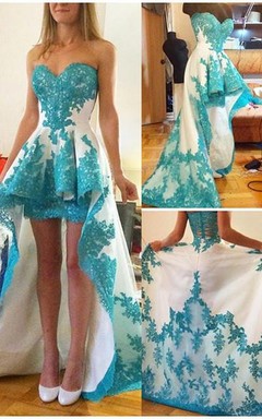 Glamouröses Cocktailkleid mit herzförmigem Saum und Spitzenapplikationen, Ballkleid