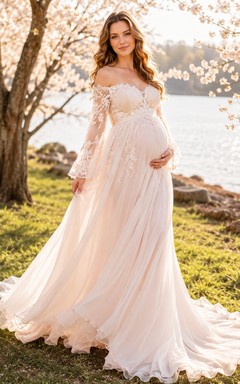 Vestido de novia premamá rosa palo con hombros descubiertos y mangas acampanadas