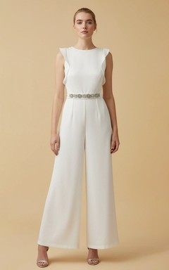 Combinaison de mariage sans manches à volants et jambes larges avec ceinture