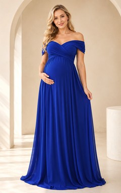 Robe de cérémonie de maternité bleu royal, épaules dénudées, décolleté cœur, en mousseline, longueur empire.
