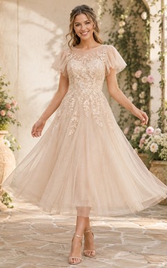 Robe romantique mi-longue à manches courtes et corsage en dentelle champagne
