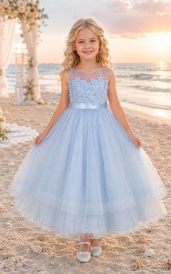 Robe de demoiselle d'honneur bleu ciel en dentelle et tulle, coupe trapèze, col rond, longueur thé