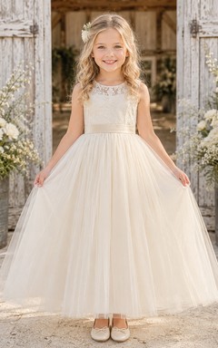 Klassisches A-Linien-Blumenmädchenkleid aus Tüll mit Spitzenoberteil, Rundhalsausschnitt, bodenlangem Rock und Schleifendetail.