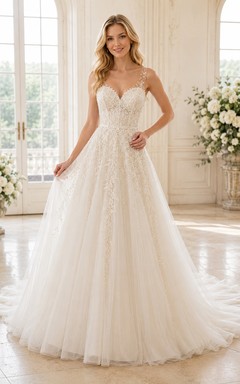 A-Linien-Brautkleid mit Spaghettiträgern, Applikationen und Tüllschleppe