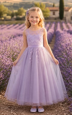 Blumenmädchenkleid aus lavendelfarbener Spitze und Tüll, A-Linie, Rundhalsausschnitt, Teelänge