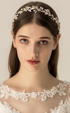Diademas de novia elegantes y brillantes con pedrería