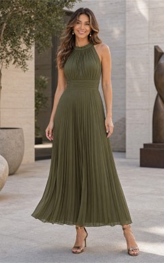 Dunkelgrünes, plissiertes Chiffon-Teekleid mit Neckholder