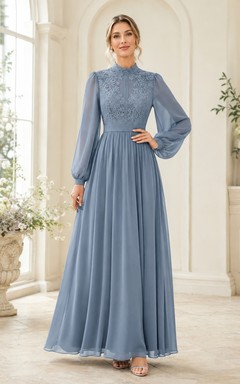 Vestido largo de corte A con cuello alto, encaje y mangas abullonadas en color azul pizarra.