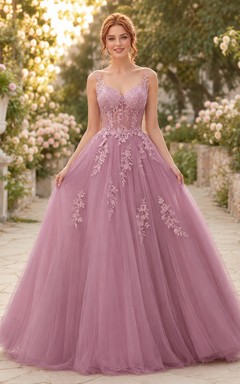 Mauvefarbenes Ballkleid aus Spitze und Tüll mit V-Ausschnitt