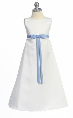 Knöchellanges, ärmelloses Satin-Blumenmädchenkleid mit Schleife