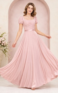 Vestido de madre romántico de gasa plisada de corte A, largo hasta el suelo, con escote cuadrado y mangas abullonadas, color rosa empolvado.