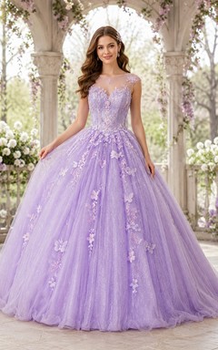 Lavendelfarbenes Tüll-Ballkleid mit herzförmigem Ausschnitt, Spaghettiträgern und floraler Stickerei, bodenlang, Quinceañera-Kleid