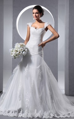 Robe trapèze à fronces croisées de style Queen Anne avec superposition de tulle