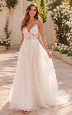 Robe de mariée romantique en dentelle florale, décolleté en V spaghetti, coupe trapèze, traîne courte, style A, robe de mariée à
