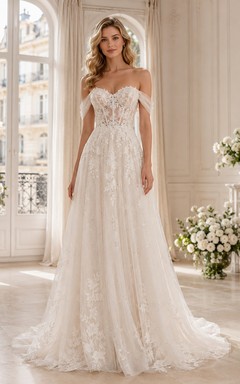 Robe de mariée trapèze en dentelle florale à épaules dénudées et décolleté cœur avec épaules tombantes et traîne courte
