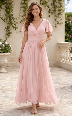 Robe romantique décontractée en mousseline rose perle, col V, manches courtes, coupe trapèze, longueur thé, style jardin.