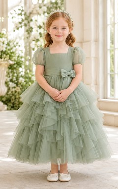 Blumenmädchenkleid aus salbeifarbenem Tüll, A-Linie, Rundhalsausschnitt, Teelänge, Rüschenbesatz