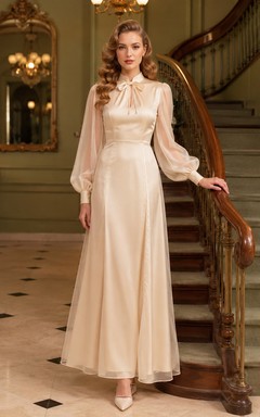 Vestido de satén vintage de cuello alto y mangas estilo poeta para fugarse a un hotel.