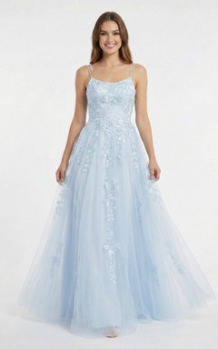 Himmelblaues, appliziertes Tüll-Abendkleid mit Spaghettiträgern