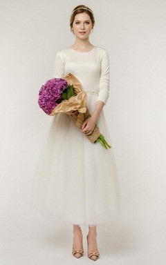 Vestido de novia de corte A con mangas largas, tul y botones