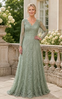 Salbeigrünes, langärmeliges A-Linien-Kleid aus Spitze mit Schleppe