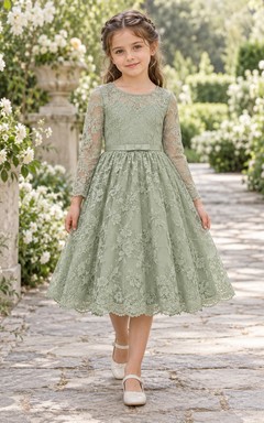 Vestido de niña de flores de manga larga, corte A, con estampado floral verde salvia y encaje festoneado, hasta la rodilla.