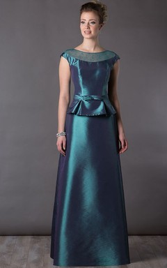 Langes A-Linien-Kleid aus Satin mit Spitze am Ausschnitt, kurzen Ärmeln und Schleife – perfekt für die Mutter der Braut.