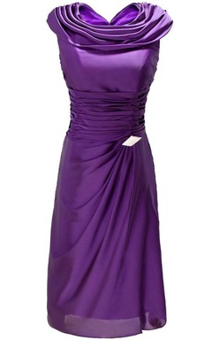 Vestido sin mangas de corte A con volantes y broche