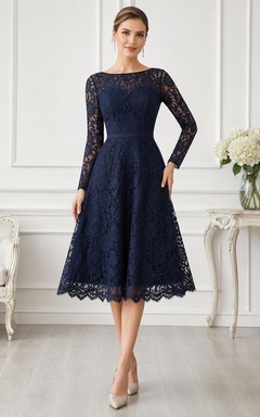 Robe de soirée bleu marine en dentelle, col montant, manches longues, longueur genou, coupe trapèze