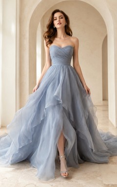 Robe de mariée bleu poudré sans bretelles en tulle à volants asymétrique et trapèze