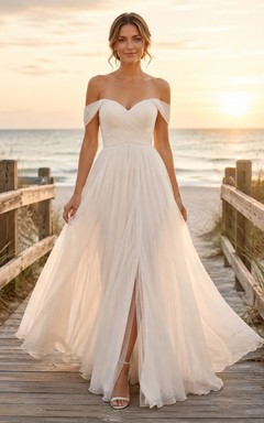 Robe de mariée légère en mousseline de soie, épaules dénudées, décolleté cœur, coupe trapèze et fente, idéale pour la plage.