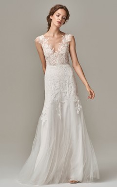 Robe de mariée élégante en tulle et dentelle, col en V, coupe fourreau, sans manches, longueur au sol, ornée d'appliqués