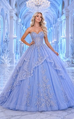 Robe de princesse bleu ardoise Winter Palace, bustier cœur en dentelle argentée, style quinceañera, avec traîne.