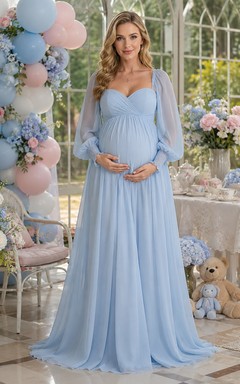 Hellblaues, langärmeliges Empire-Umstandskleid für Fotoshootings