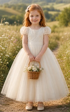Klassisches A-Linien-Kleid aus Tüllspitze für Blumenmädchen mit kurzen Ärmeln, Rundhalsausschnitt, wadenlangem Rock und Schleifendetail.