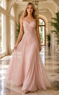 Vestido de fiesta color rosa empolvado de tul, corte en A, sin tirantes, escote corazón con abertura, largo hasta el suelo.