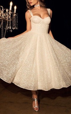 Weißes, glitzerndes Ballkleid mit Trägern