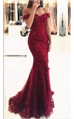 Meerjungfrauen-Trompetenkleid aus Spitze und Tüll, schulterfrei, kurze Ärmel, Knopfleiste und Reißverschluss