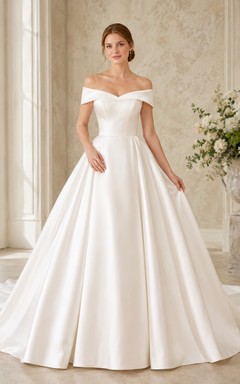Vestido de novia minimalista de satén, estilo princesa, con hombros descubiertos y cola.
